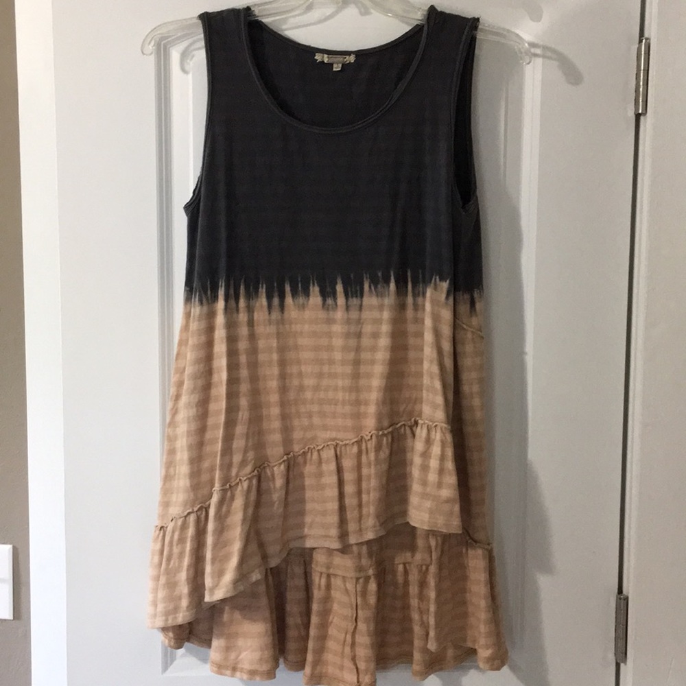 Gimmicks dip dyed tank.